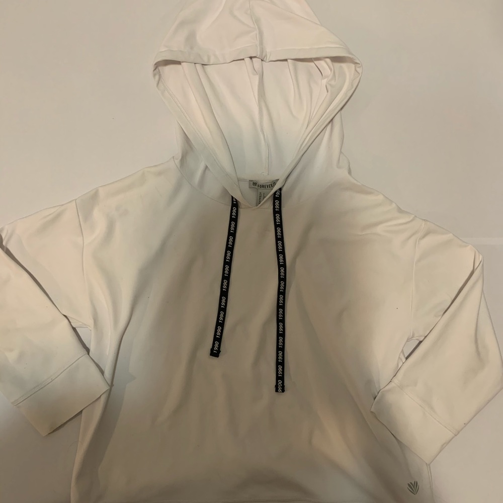 FOREVER 21 QUARTER SLEEVE CROP TOP HOODIE